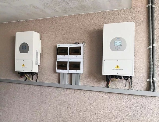Invertitore ibrido Deye a tre fasi di 10 kW per sistema di energia elettrica solare ibrida 380v