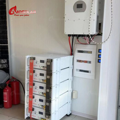 Batteria al litio da 48V 100Ah/200Ah montata su rack per le prestazioni del sistema solare fotovoltaico