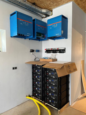 Modulo di batteria al litio 48V 51.2V 200Ah 10Kw Quadrato Fosfato di ferro per il sistema solare